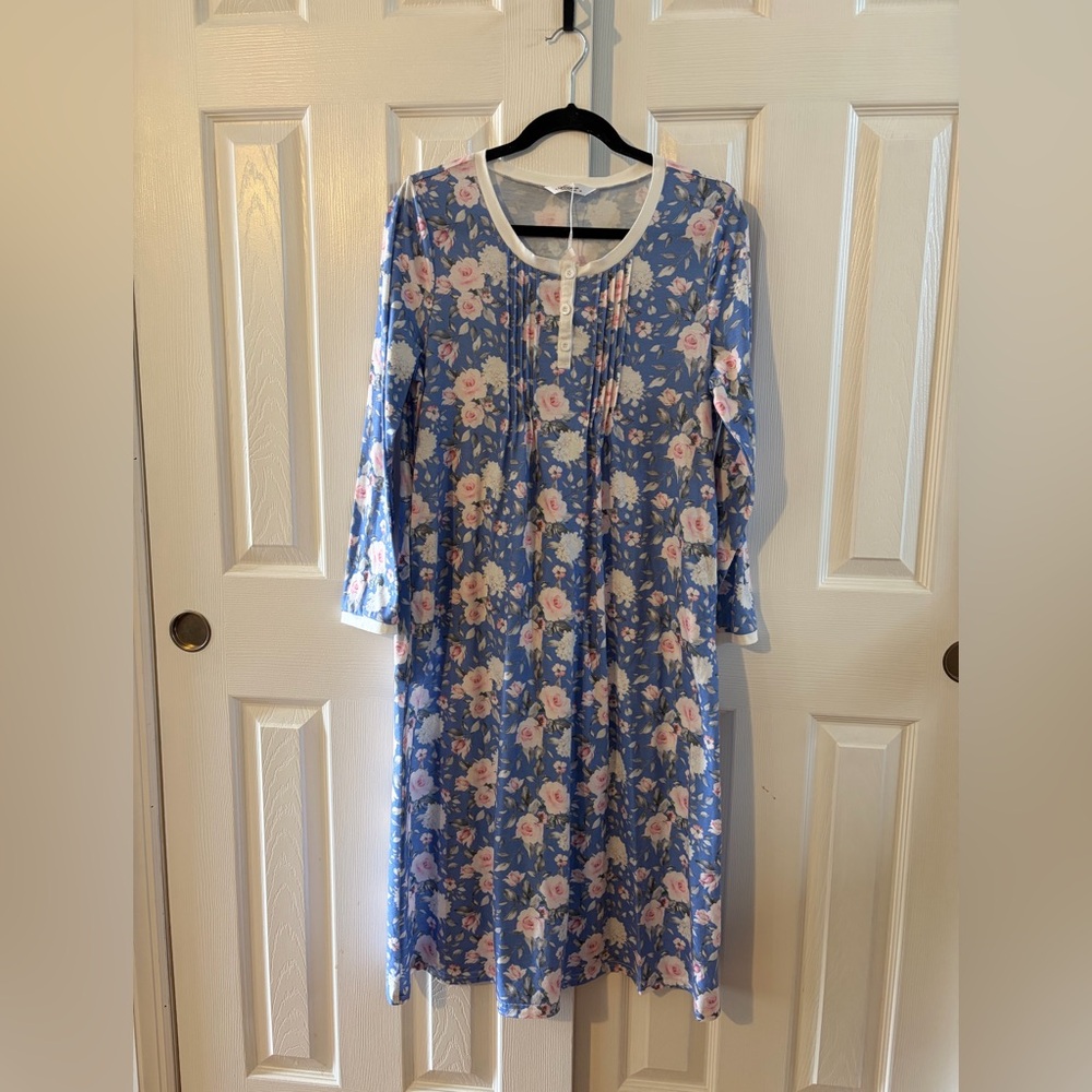 Aoiier Women’s Blue Floral Nightgown With Pink Rose Print NWOT Size Medium